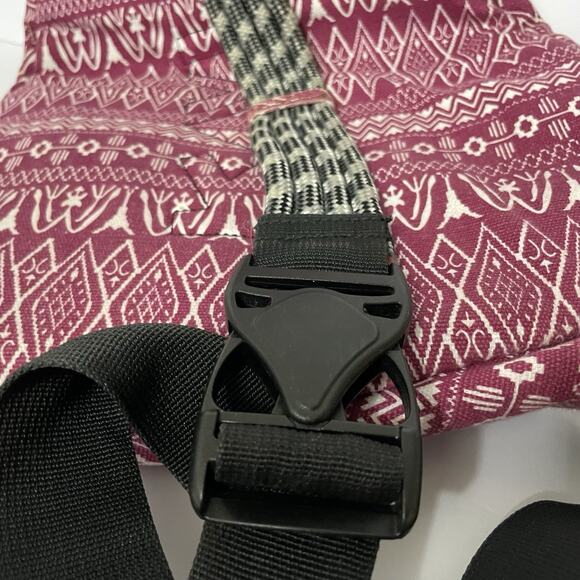Kavu Rope Sling Backpack Bag Red & White Aztec Folklore Crossbody Lightweight - Picture 11 of 11